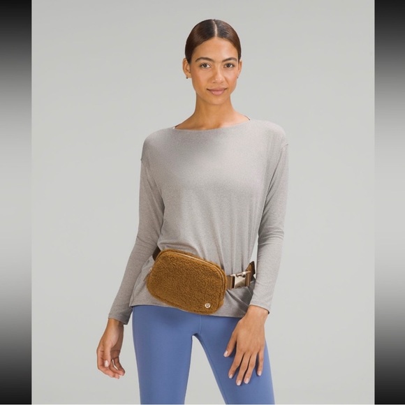 ✨NEW Lululemon Everywhere Belt Bag 1L Fleece Burnt Caramel - Picture 3 of 8